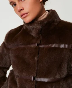 Manteau Court En Fausse Fourrure Avec Incrustations