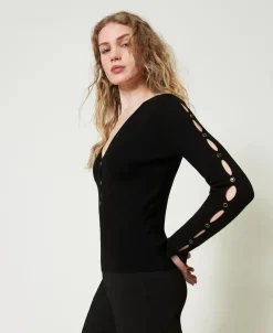 Pull Avec Ajours Et Clous