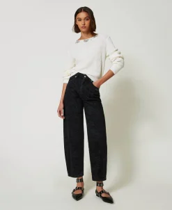 Pull Avec Broderies Réalisées à La Main