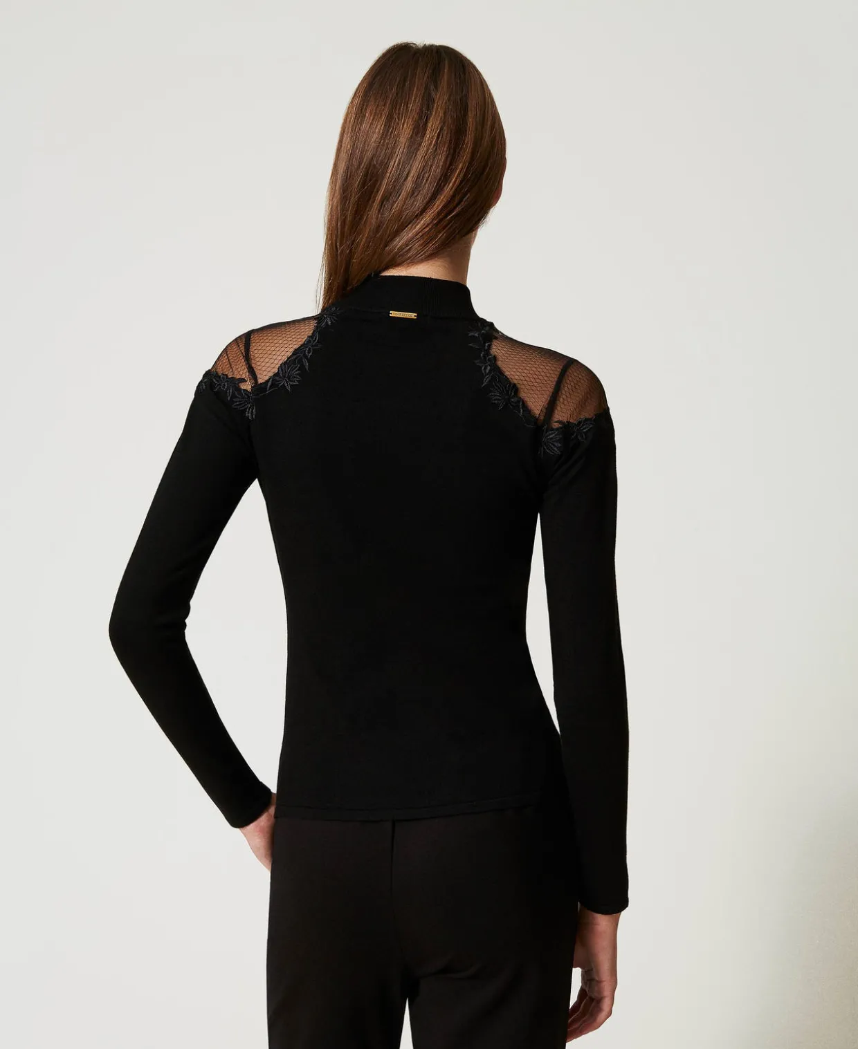 Pull Col Montant Avec Tulle Et Broderie