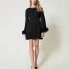 Robe Courte En Satin Avec Plumes