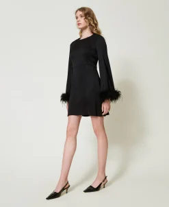 Robe Courte En Satin Avec Plumes