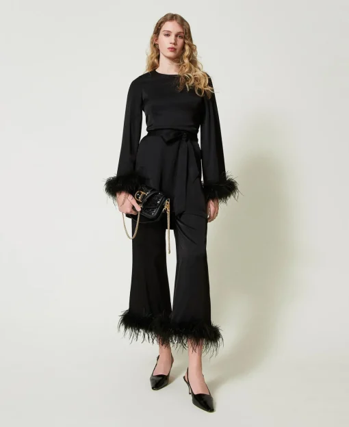 Robe Courte En Satin Avec Plumes