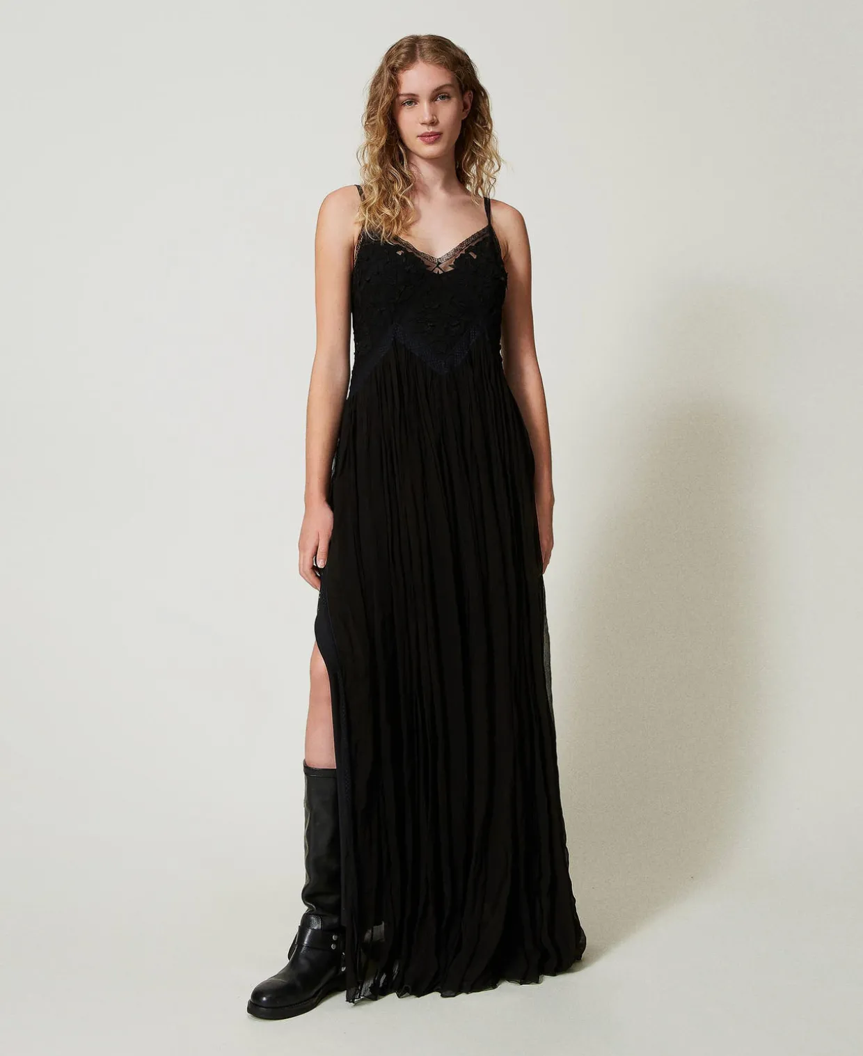 Robe Longue En Crépon Et Tulle