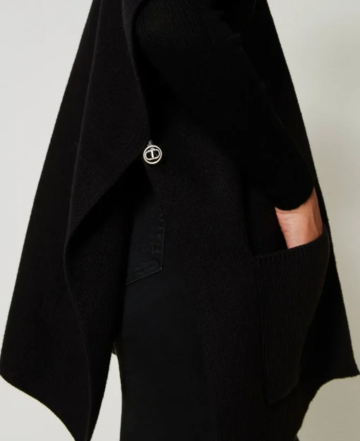Poncho En Maille Avec Broderie Siglée