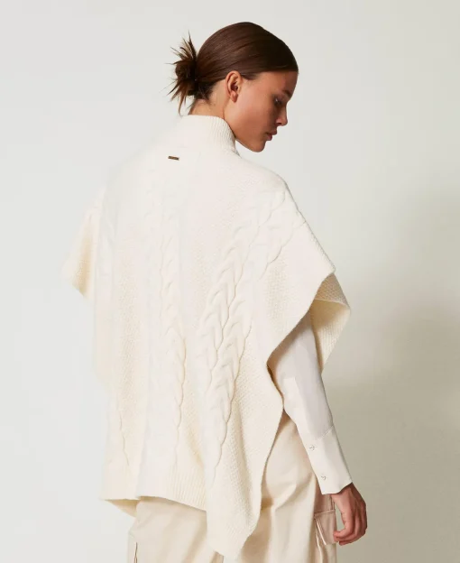 Poncho En Maille Avec Torsades