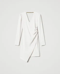 Robe Courte Avec Chaîne Oval T