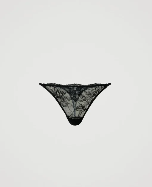 String En Dentelle